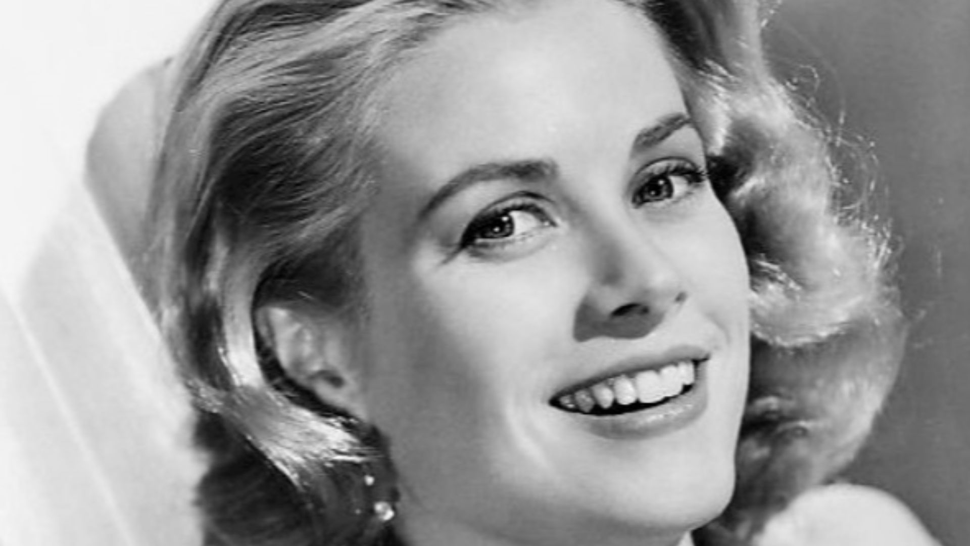 Photo of Grace Kelly.