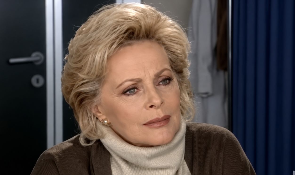 Screenshot from Il Bello delle Donne (2001–2003)