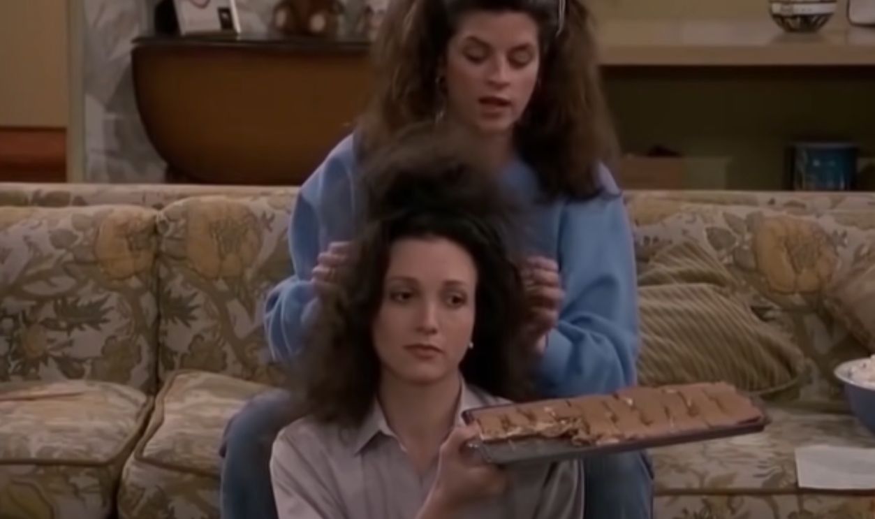 Screenshot from Cheers (1982-1993)