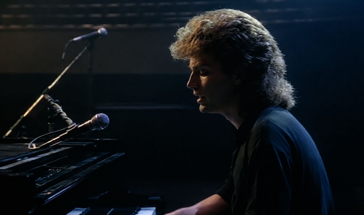 Screenshot from Right Here Waiting, EMI Records (1989)