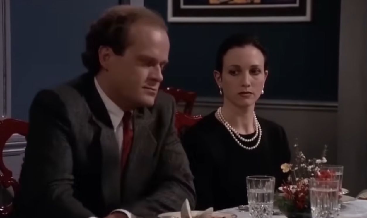 Screenshot from Cheers (1982-1993)