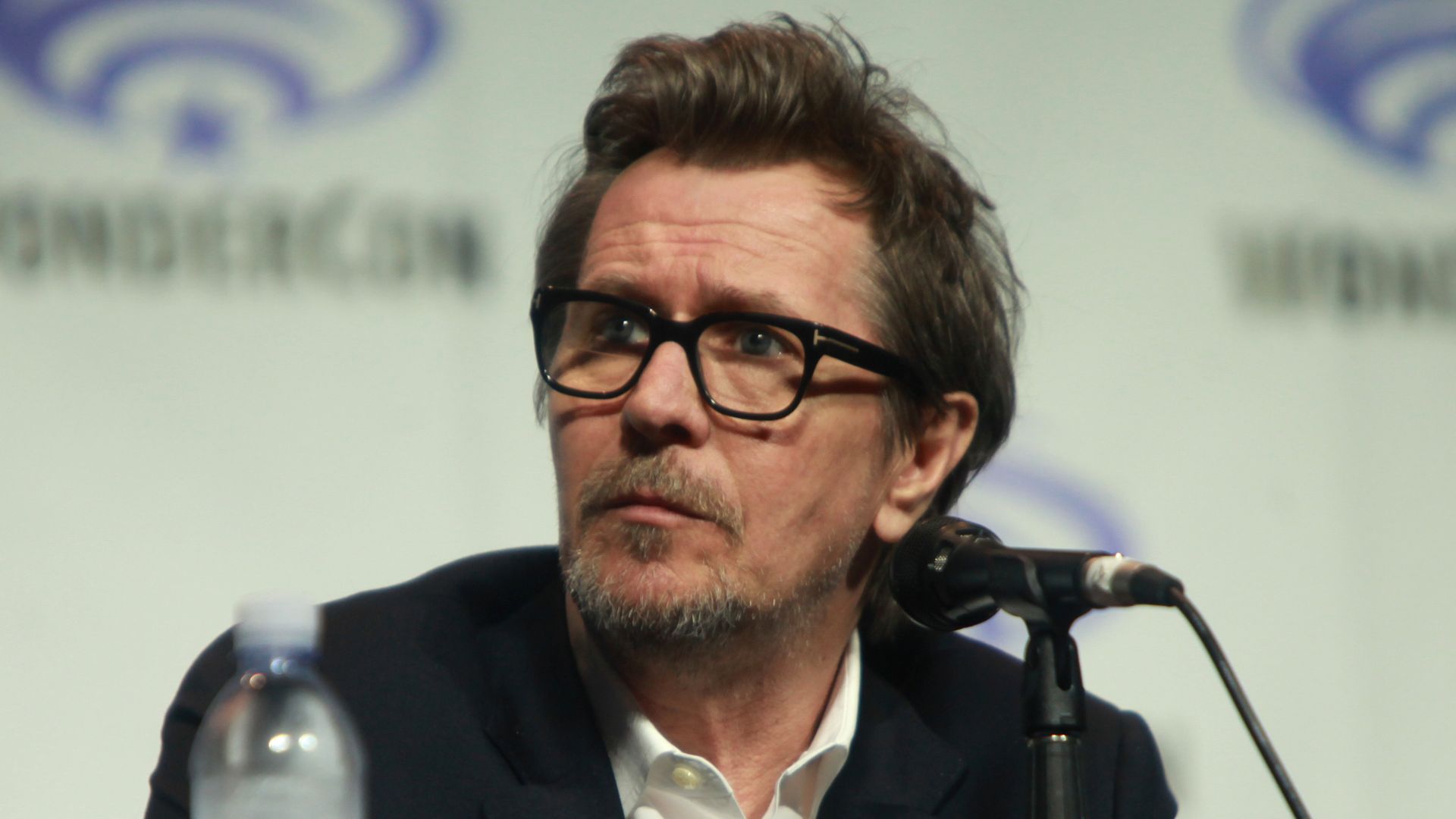 Gary Oldman speaking at the 2014 WonderCon, for