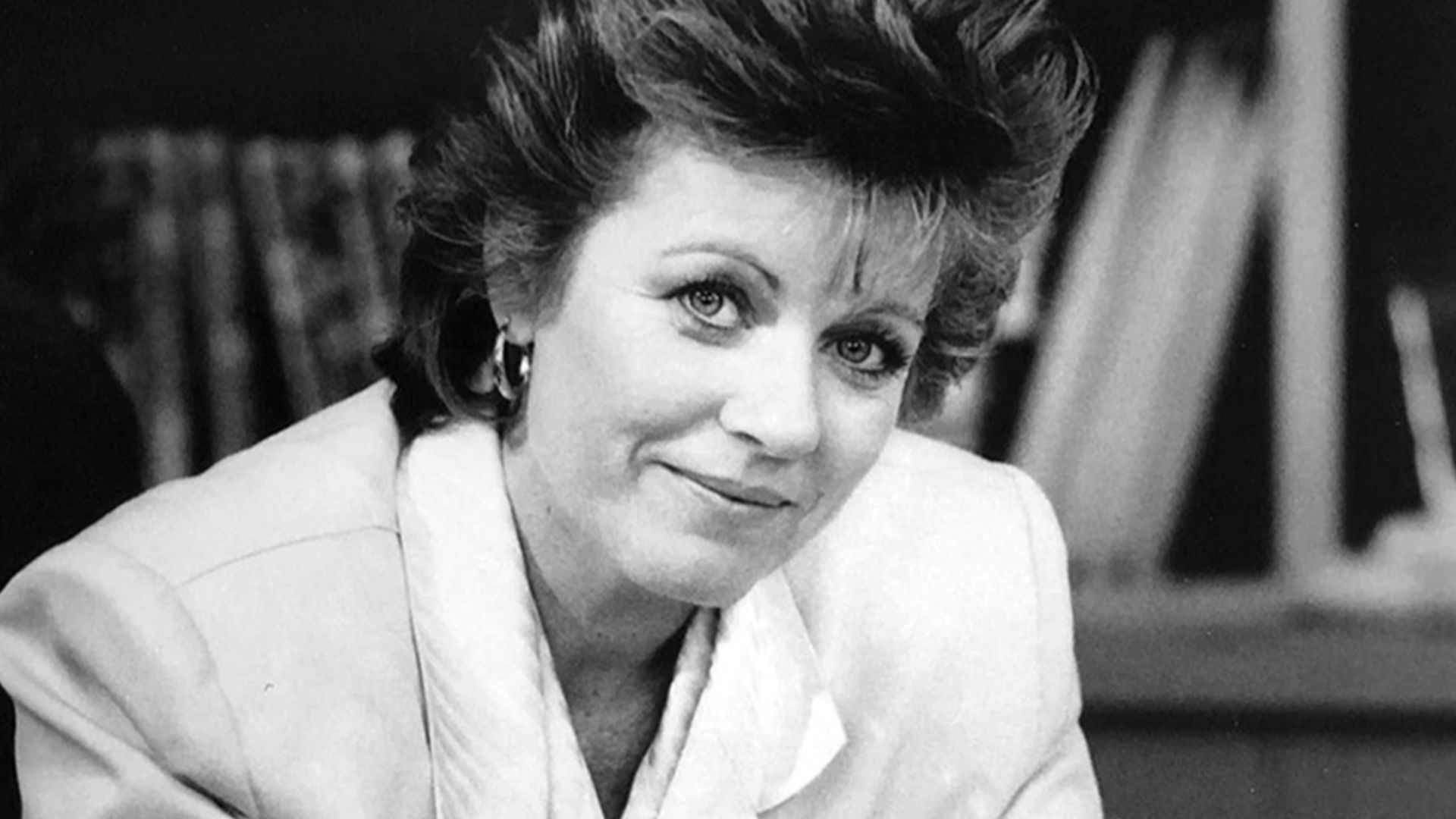 PATTY DUKE stars as Karen Matthews, an independant liberated and ready-for-anything woman - anything, except the romantic overtures of a much younger man, on Karen's Song, the new half-hour comedy premiering Saturday, July 18 (9:30-10:00 p.m. EDIT) on Fox