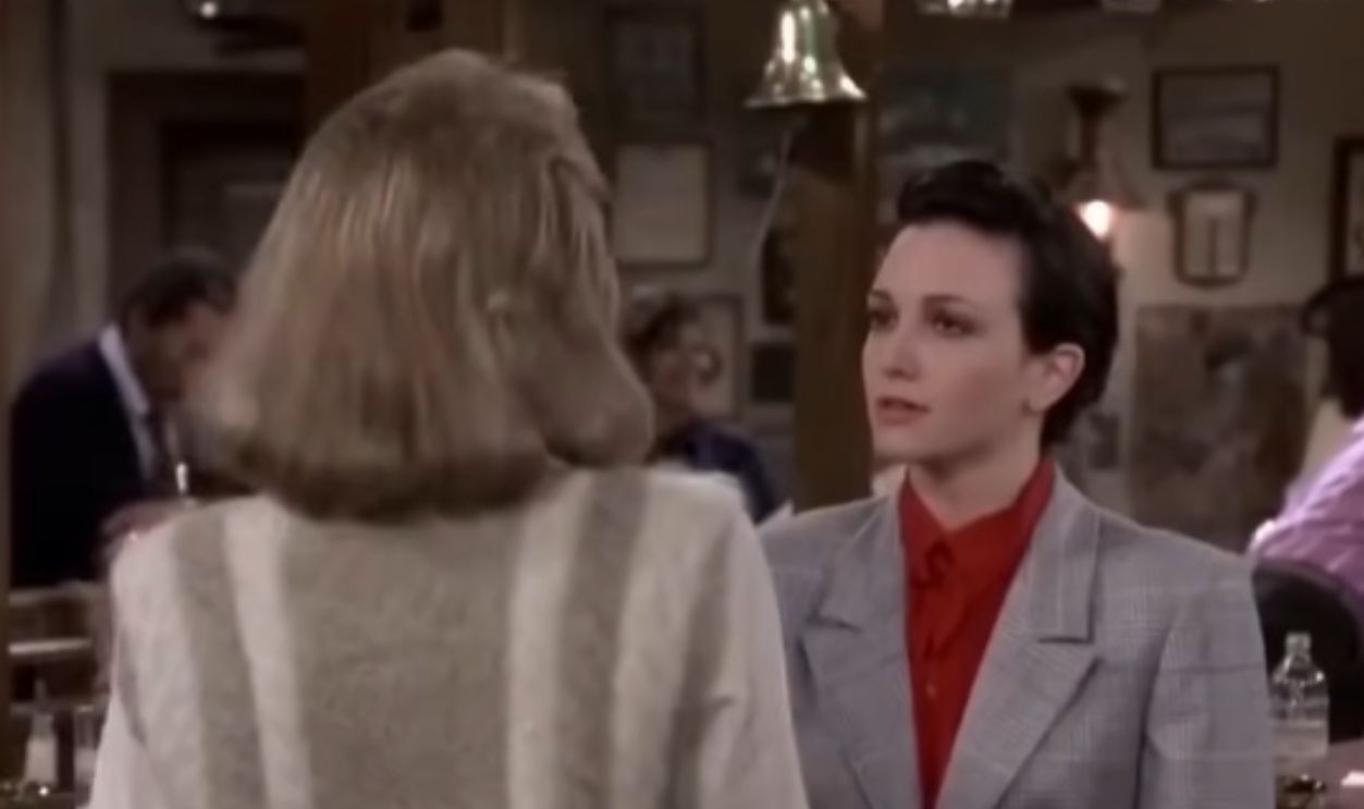 Screenshot from Cheers (1982-1993)
