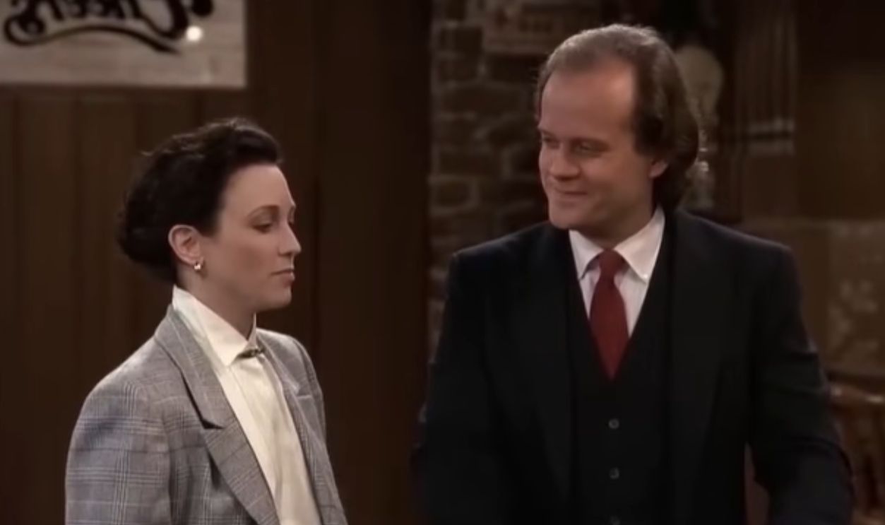 Screenshot from Cheers (1982-1993)