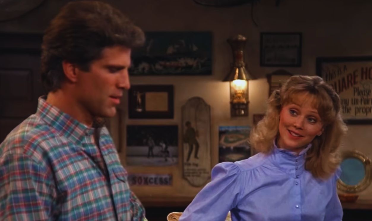 Screenshot from Cheers (1982-1993)