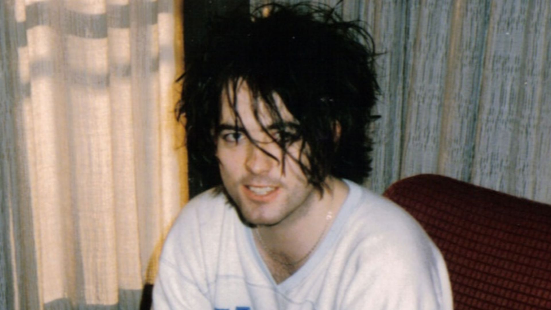 Subject: Robert Smith of The Cure
Date: October, 1985
Place: Miyako Hotel - San Francisco, California, USA
Photographer: Andwhatsnext
Original 35mm photograph scanned

Credit: Copyright (c) 1985 by Nancy J Price