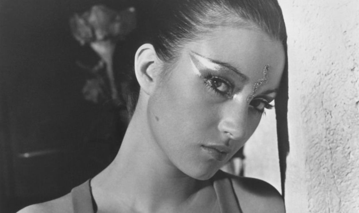 Jane Seymour wearing low cut costume as 'Solitaire' in a publicity portrait for the 1973 James Bond 007 film 'Live and Let Die'.