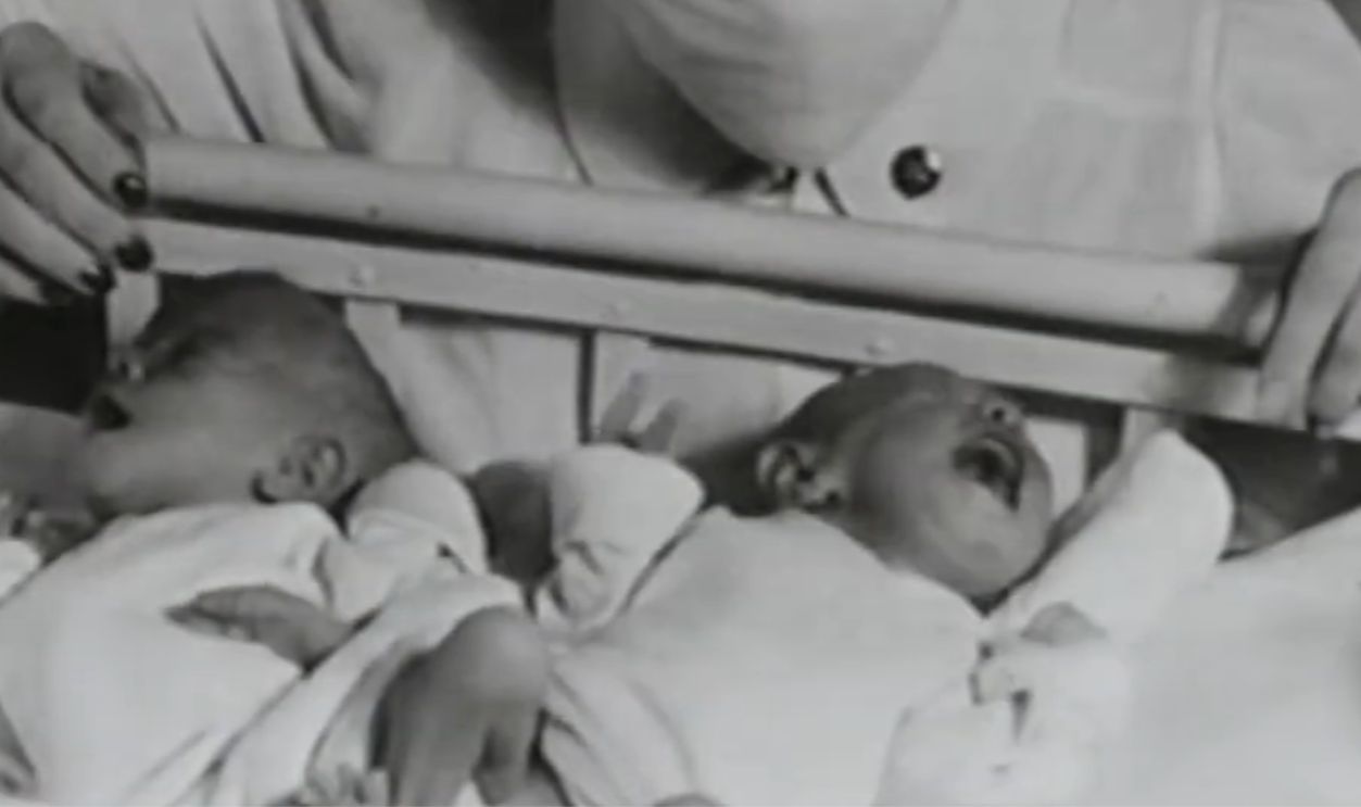 Screenshot from Sisters, American International Pictures  (1973)
