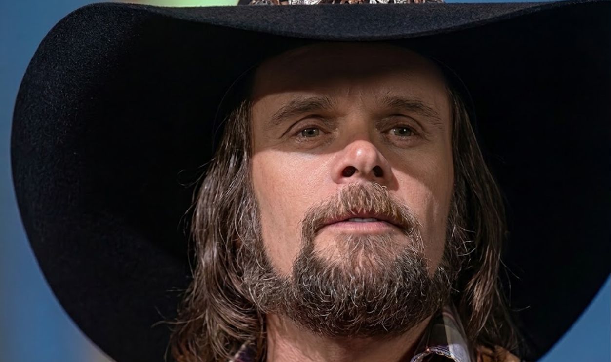 Screenshot from “Take This Job and Shove It” (Johnny Paycheck) (1977)
