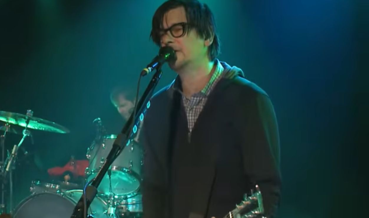 Screenshot from Stuck on You (1996)