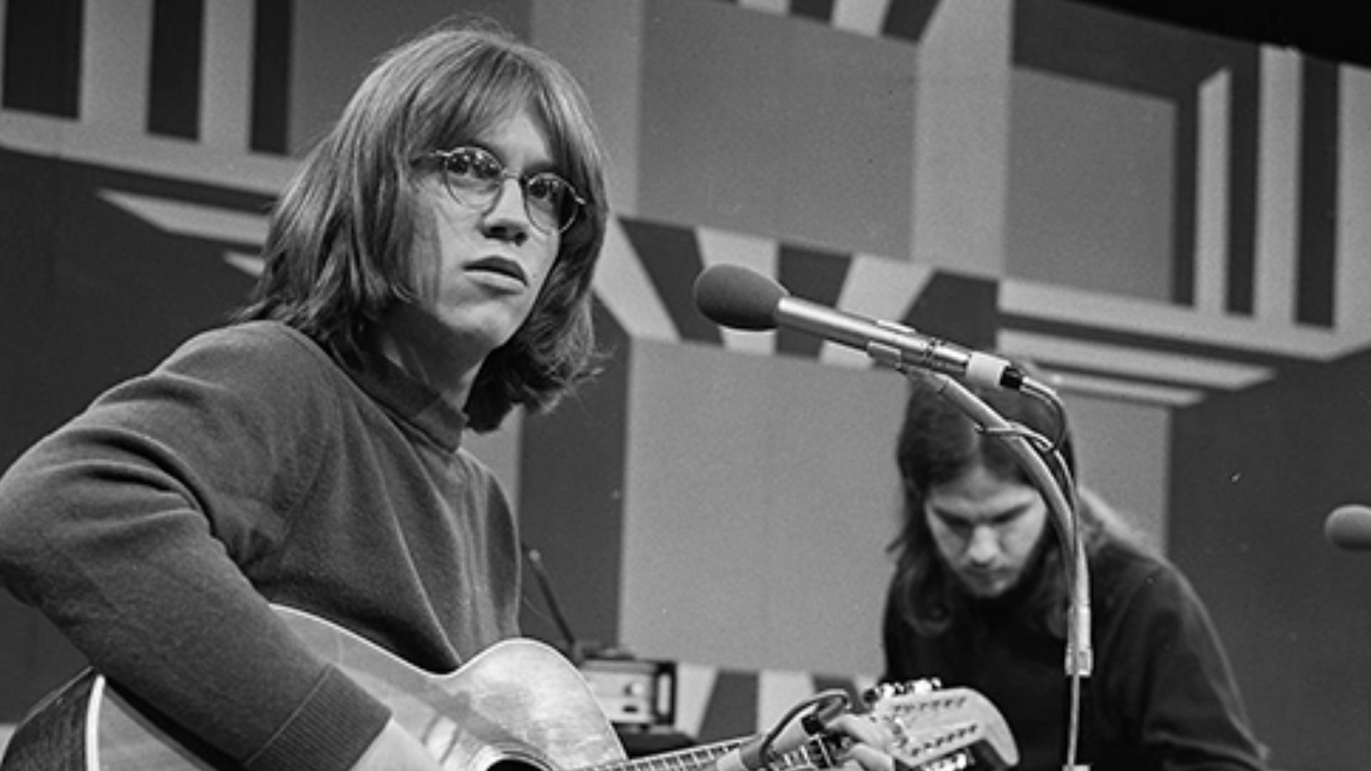 Gerry Beckley (America) in AVRO's TopPop (Dutch television show) in 1972