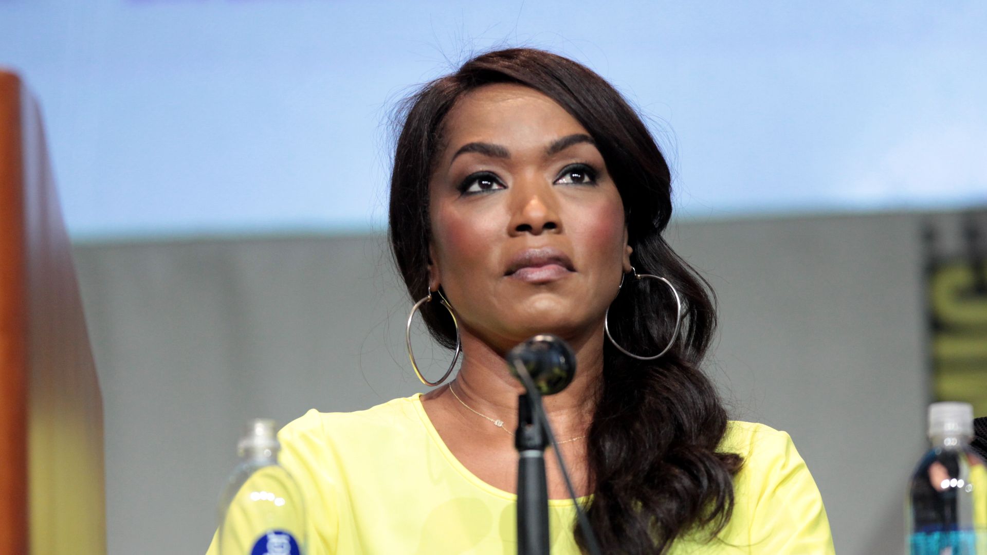 Angela Bassett speaking at the 2015 San Diego Comic Con International, for