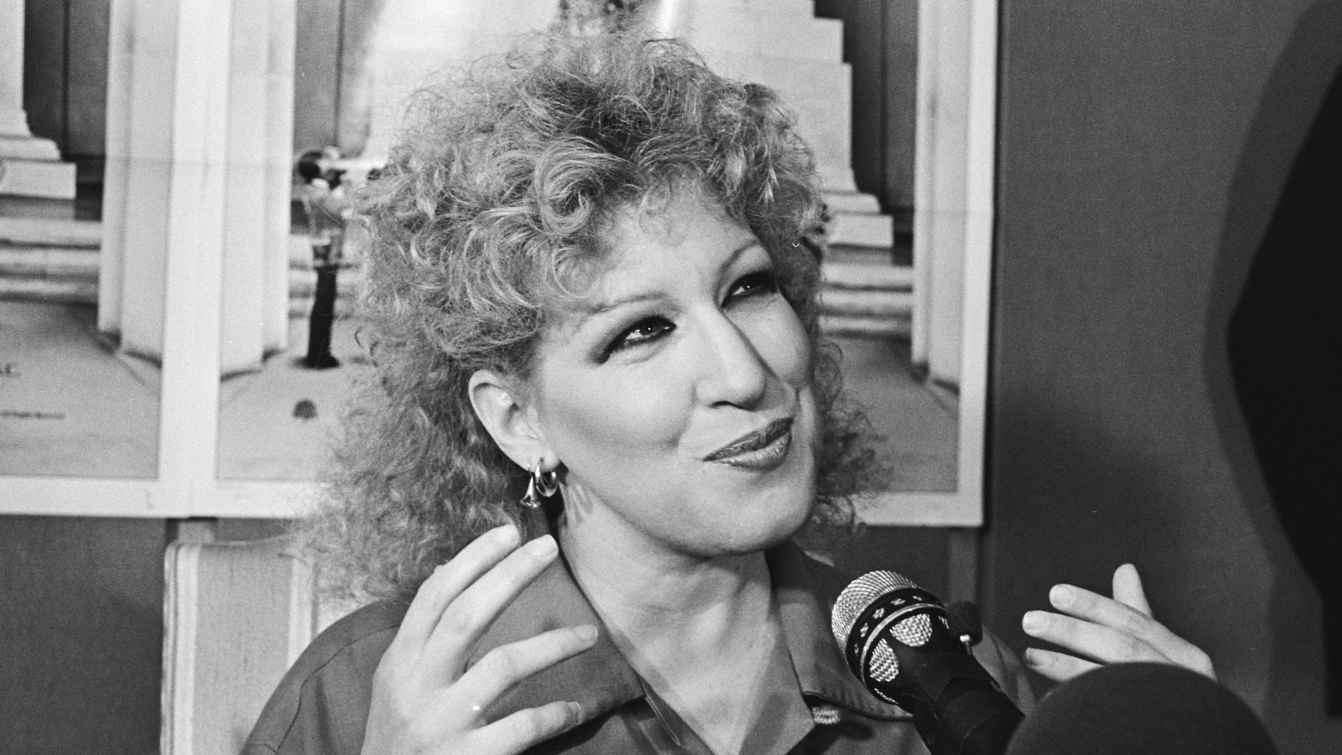Collectie / Archief : Fotocollectie Anefo
Reportage / Serie : [ onbekend ]
Beschrijving : Bette Midler geeft een persconferentie in het city-theater in Amsterdam vanwege de film Divine Madness
Datum : 24 januari 1981
Locatie : Amsterdam, Noord-Holland
Tre