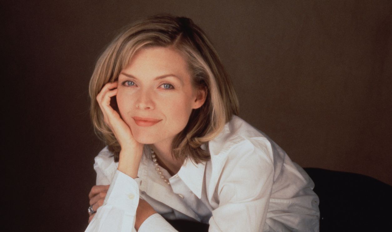 Portrait of actress Michelle Pfeiffer in a photo studio, 3 December 1995 in Paris.