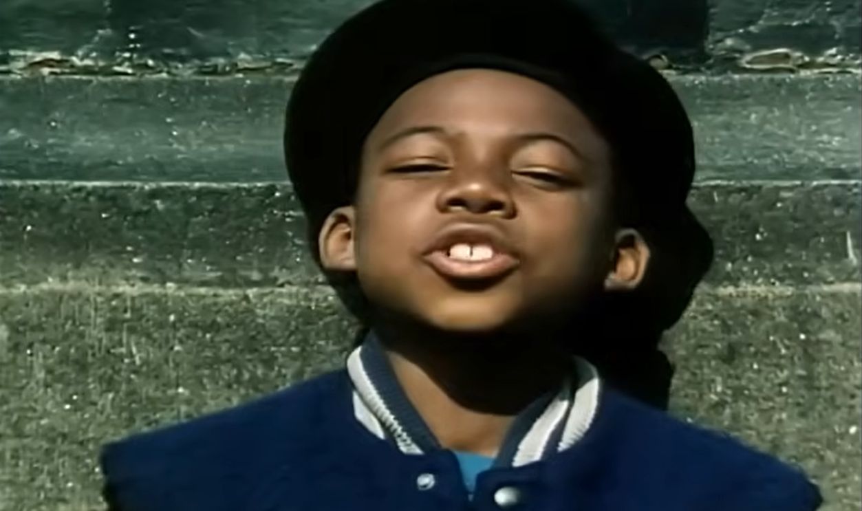 Screenshot from Pass the Dutchie (1982) 