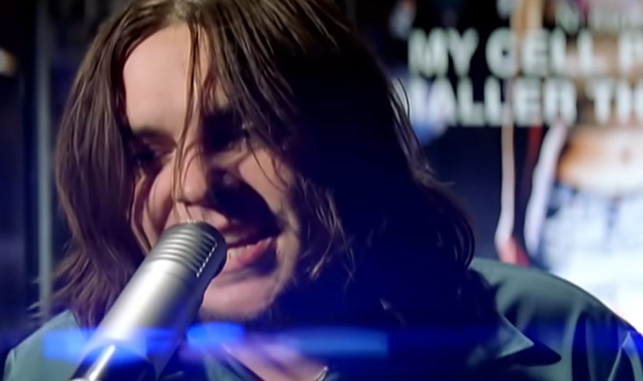 Screenshot from Fine Again (2002)