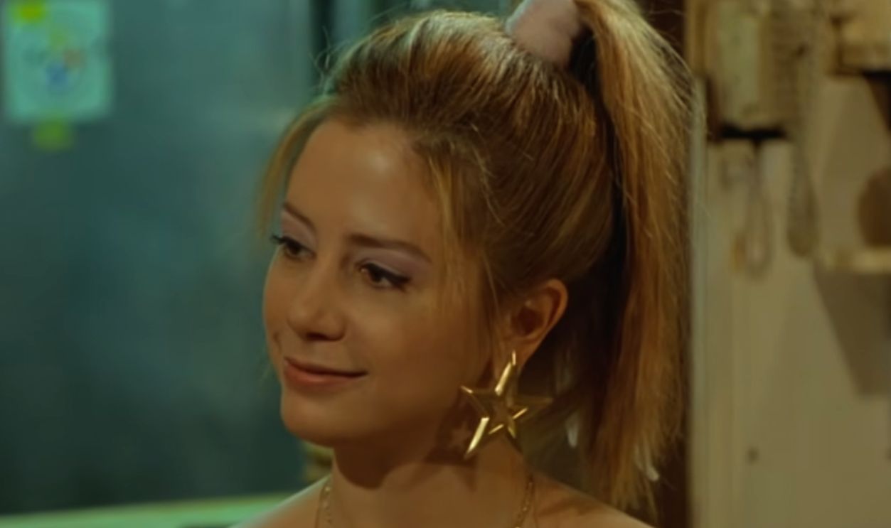 Screenshot from Mighty Aphrodite (1995)