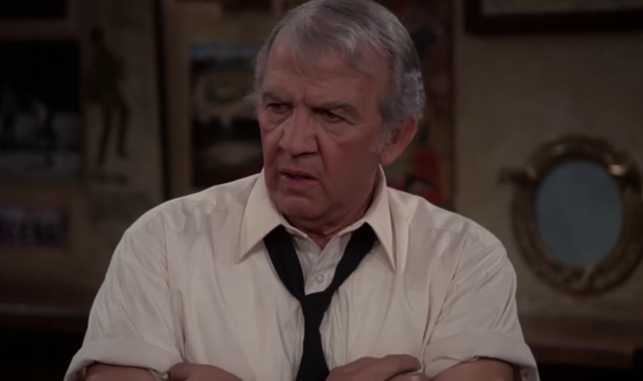 Screenshot from Cheers (1982-1993)