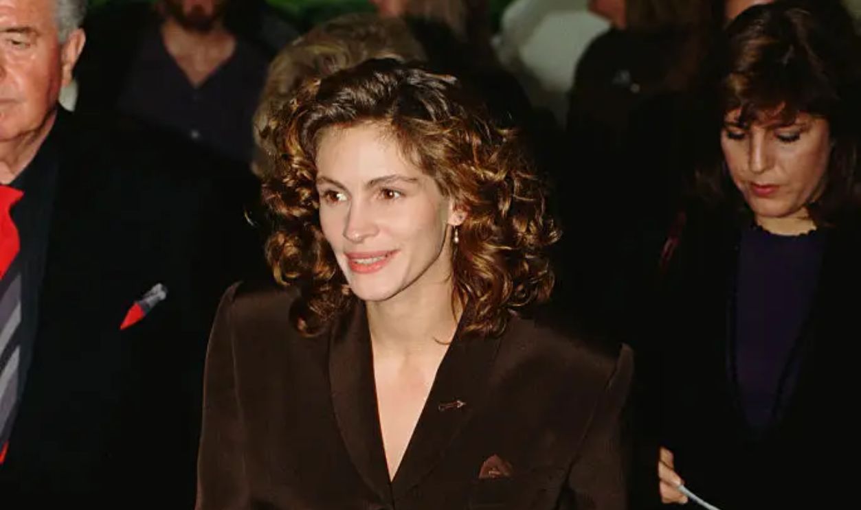 American actress Julia Roberts attends the premiere of Hook, directed by Steven Spielberg.
