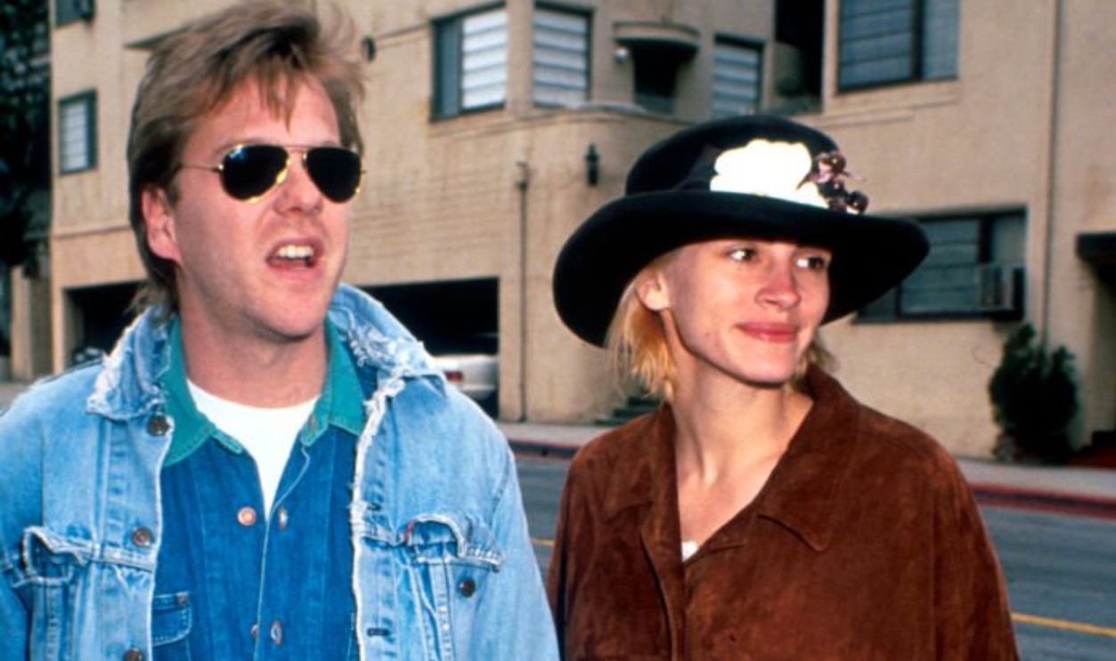 092976 01: Actor Kiefer Sutherland and actress Julia Roberts go for a walk in Los Angeles, CA., March 23, 1991.