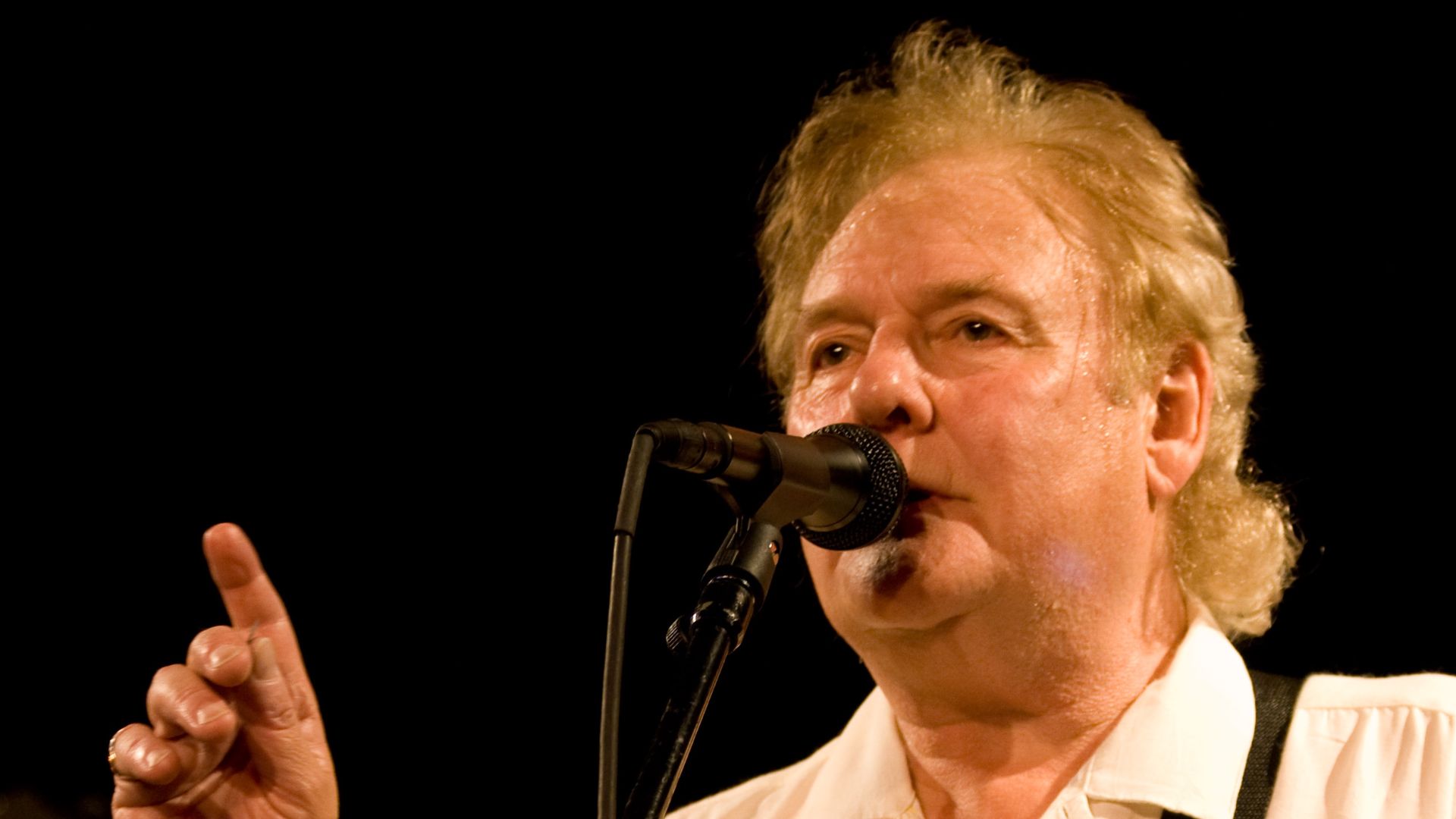 David Cousins onstage at BB Kings in NYC with the Strawbs, June 11, 2008.
