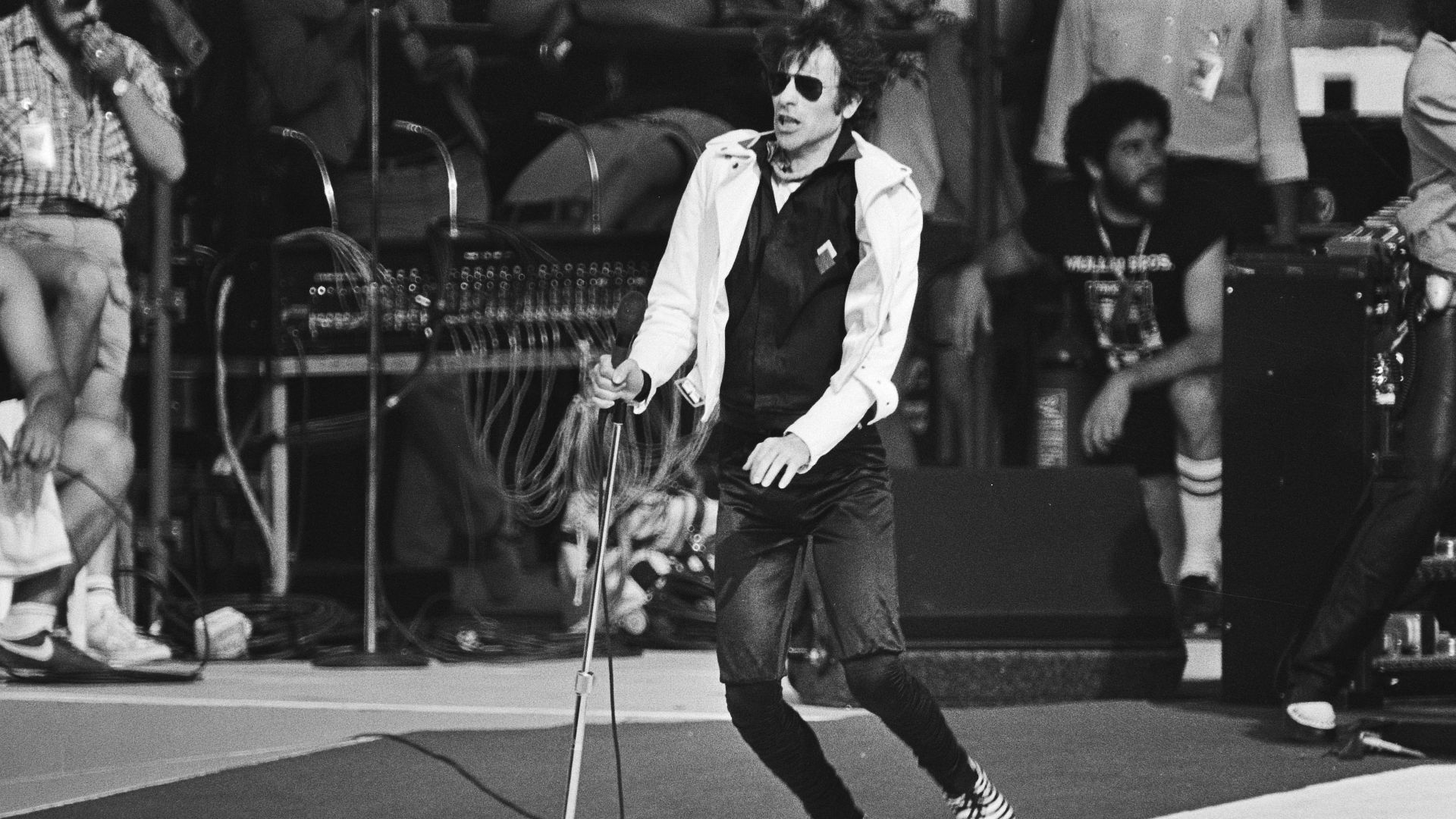 Collectie / Archief : Fotocollectie Anefo
Reportage / Serie : [ onbekend ]
Beschrijving : Optreden Rolling Stones in het Feijenoordstadion, Rotterdam; vooroptreden JJ Geilsband met zanger Peter Wolf
Datum : 2 juni 1982
Locatie : Rotterdam, Zuid-Holland
Tr