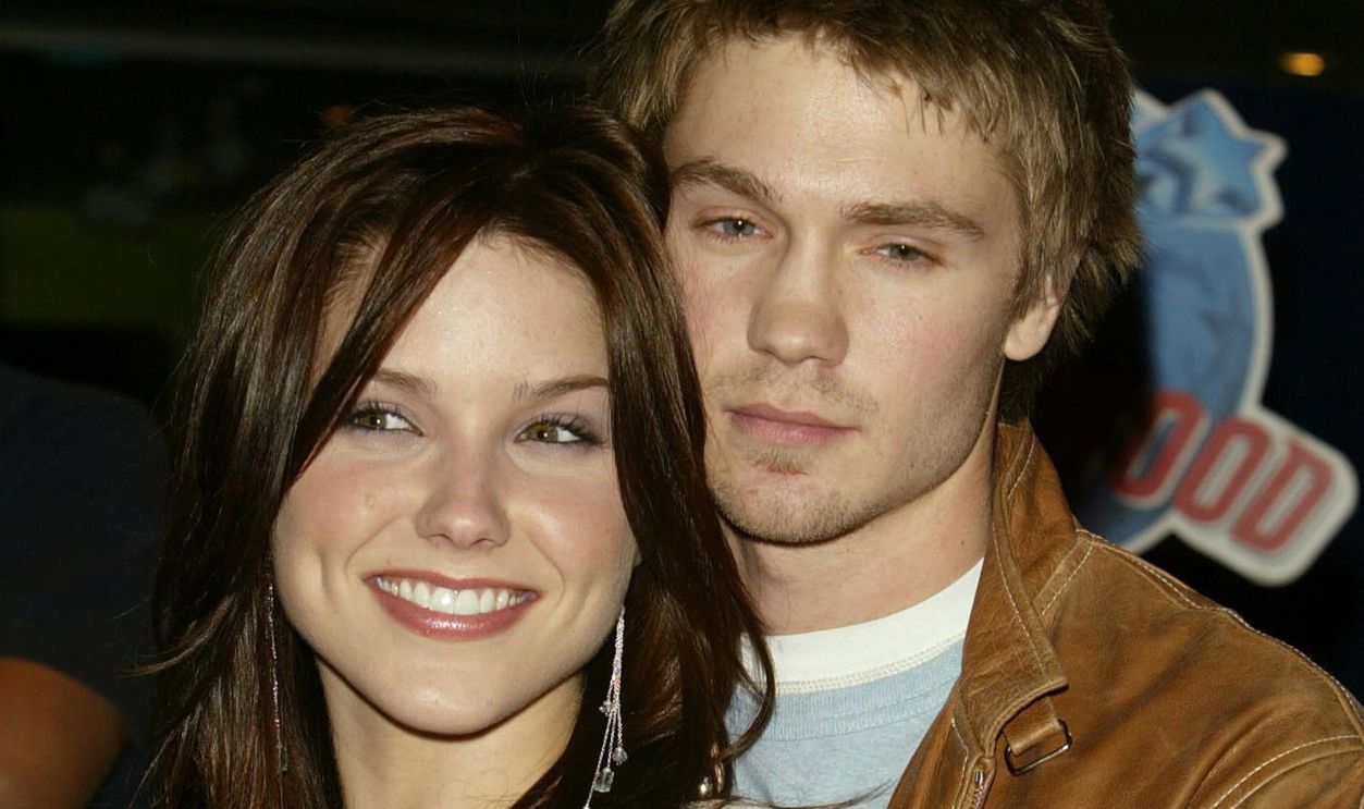 NEW YORK - JANUARY 16: Actors Sophia Bush and Chad Michael Murray at Planet Hollywood to promote new show "One Tree Hill" and meet with fans on January 16, 2004, in New York City.