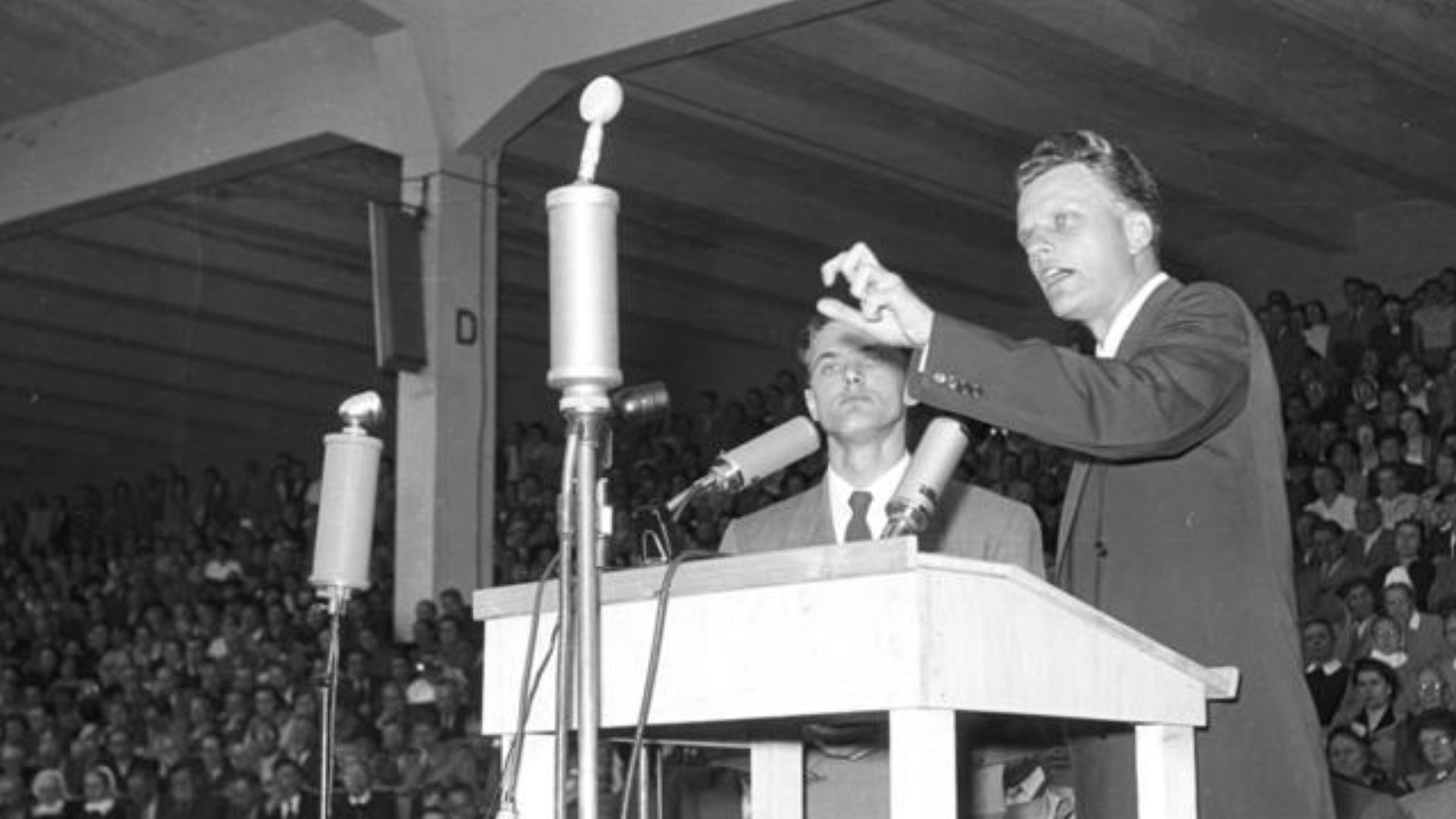 For documentary purposes the German Federal Archive often retained the original image captions, which may be erroneous, biased, obsolete or politically extreme. Billy Graham in Duisburg, Sommer 1954