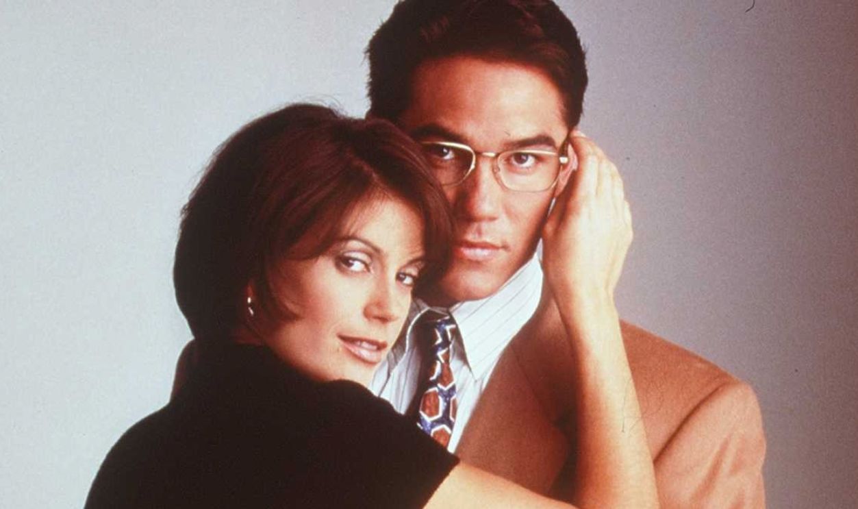 1996 DEAN CAIN AND TERI HATCHER OF THE HIT TV SERIES "LOIS AND CLARK: THE NEW ADVENTURES OF SUPERMAN"