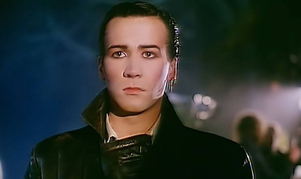 Screenshot from Don't You Want Me (1981)
