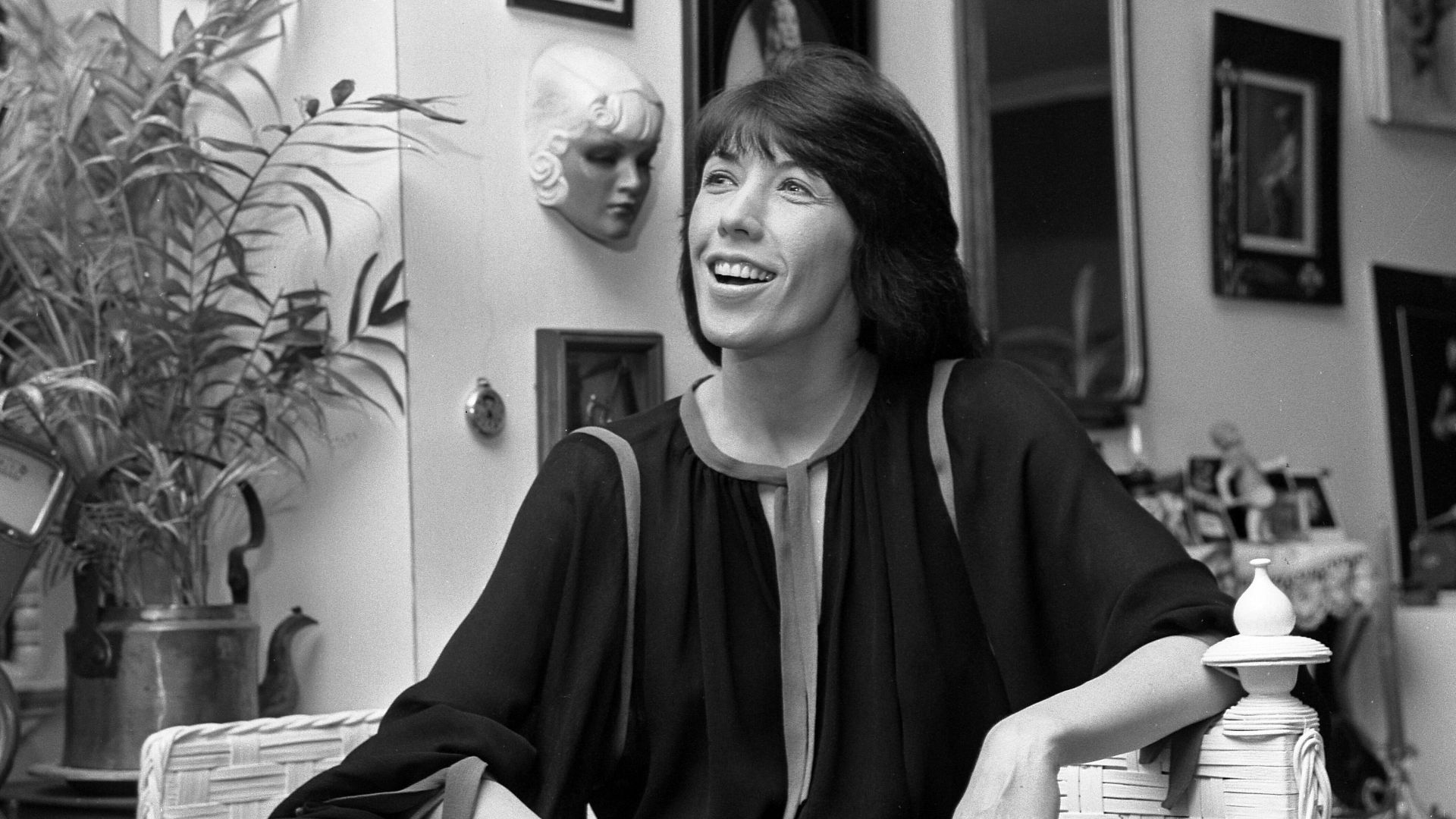 FUNNY LADY--Because her compassionate satire inevitably wins awards, actress-comedienne Lily Tomlin worries about becoming a success in a mediocre world.