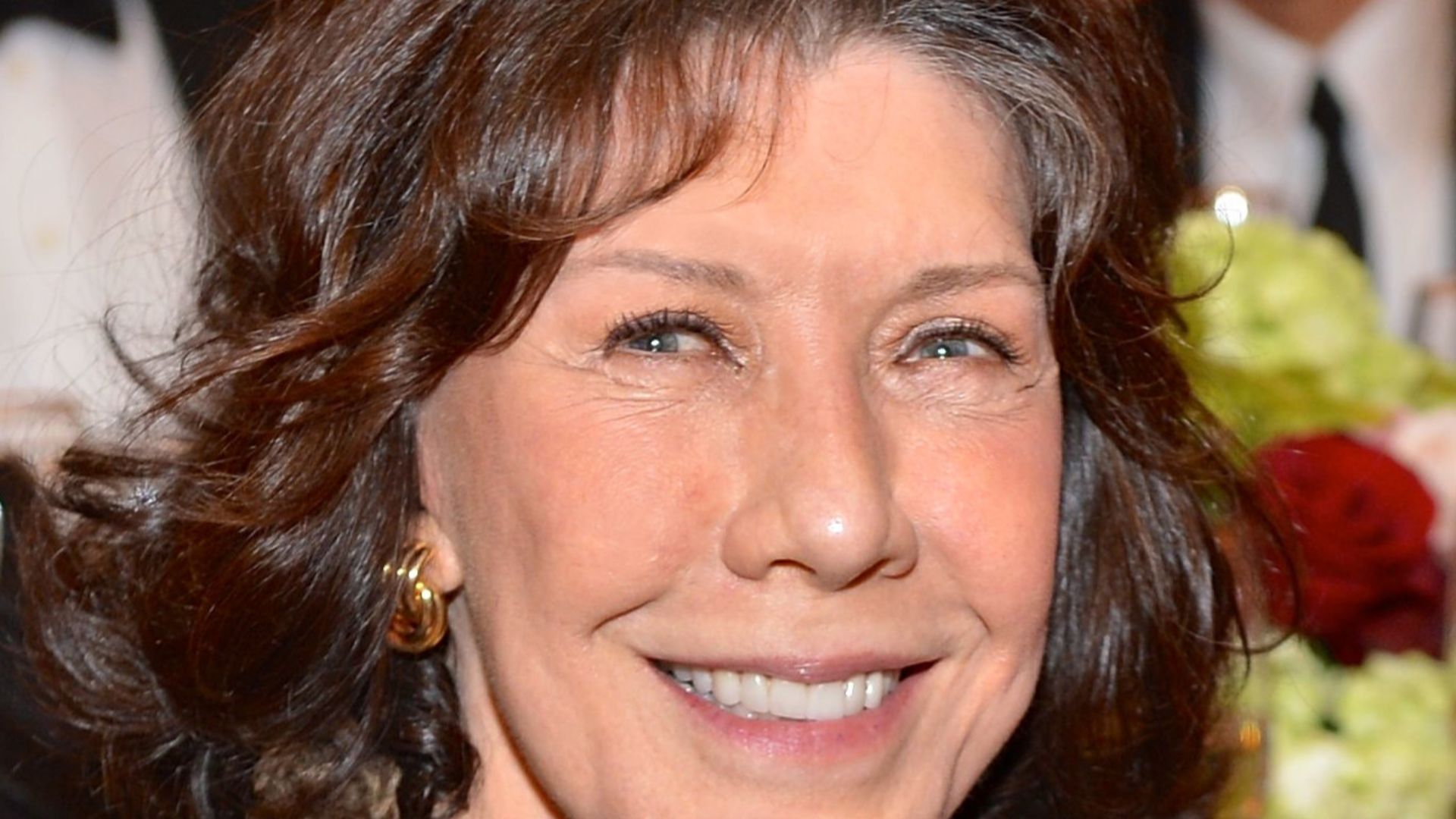 Comedienne Lily Tomlin smiles after receiving her Kennedy Center Honors medallion at a dinner hosted by U.S. Secretary of State John Kerry at the U.S. Department of State in Washington, D.C., on December 6, 2014. [State Department photo/ Public Domain]