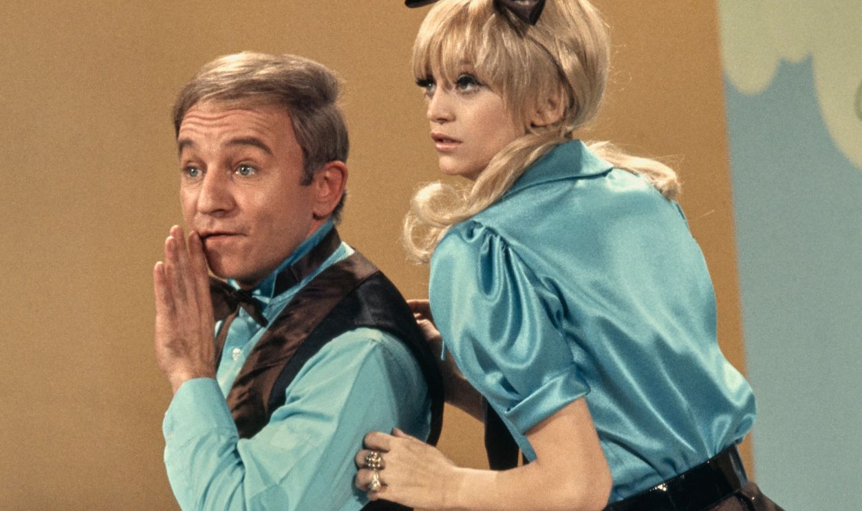American actors Goldie Hawn and Henry Gibson performs on 'Rowan & Martin's Laugh-In', US, December 1968.