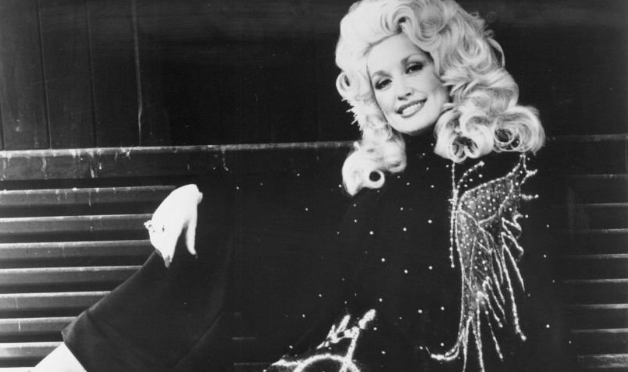 CIRCA 1974: Country singer Dolly Parton poses for a portrait in circa 1974.