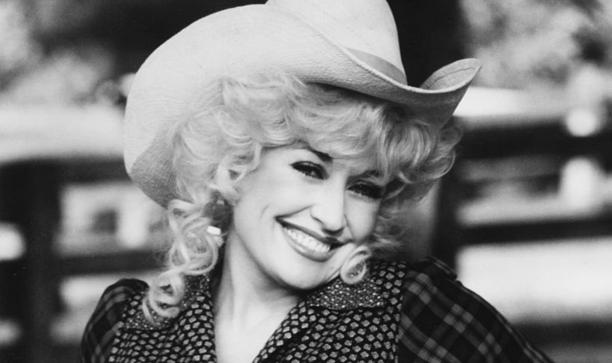 American actress, singer and songwriter Dolly Parton, circa 1975.