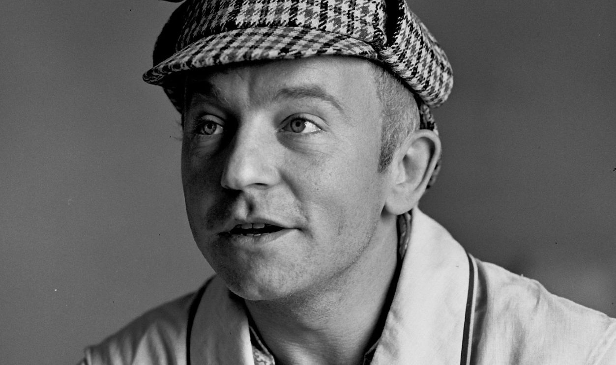American actor and songwriter Henry Gibson of the TV comedy show 'Rowan and Martin's Laugh In' in his hotel room, London, 1969. 
