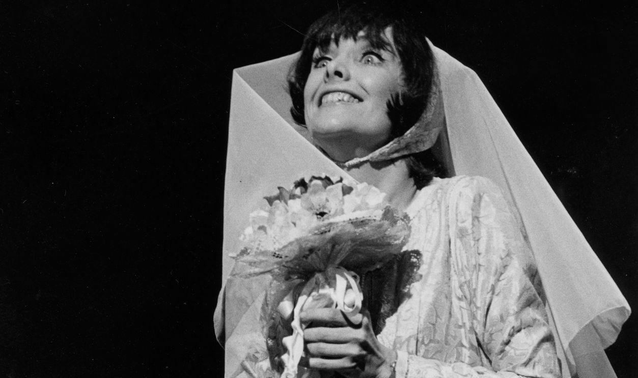 Getty Images - 501162569 - Actress Beth Howland performs during the stage play of "Company" in New York.