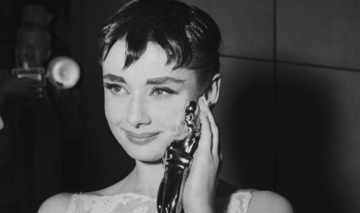 Audrey Hepburn holding the Academy Award for best actress in Roman Holiday, her first American film.