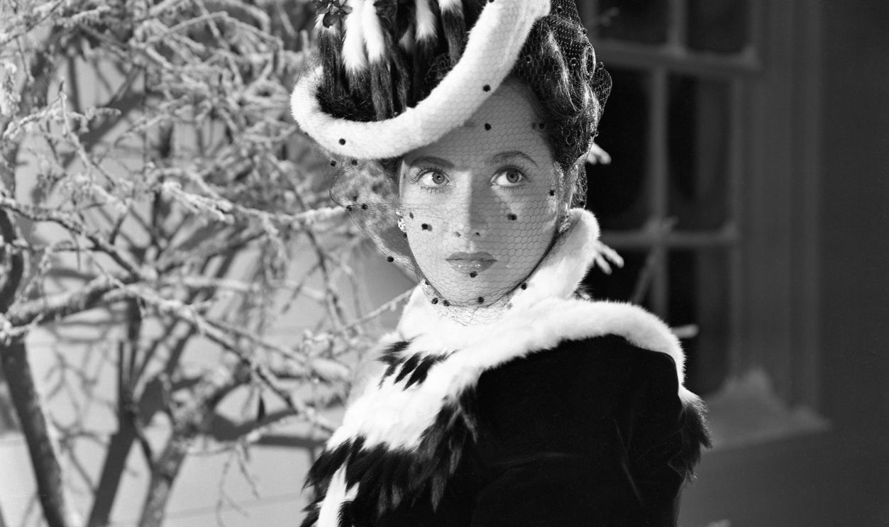 Actress Merle Oberon (1911 - 1979) dressed in fur, circa 1940
