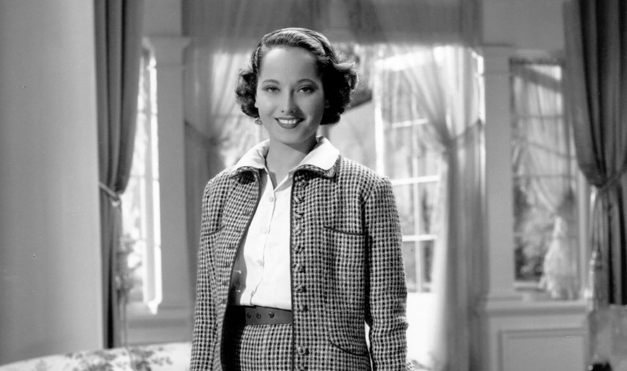 British actress Merle Oberon (1911-1979) as she appears in the World War I melodrama 'The Dark Angel', directed by Sidney Franklin for Samuel Goldwyn / United Artists.