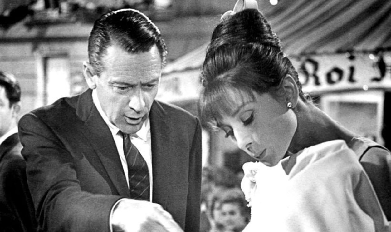 William Holden (1918 - 1981), as Richard Benson/Rick, and Audrey Hepburn (1929 - 1993) as Gabrielle Simpson/Gaby, in 'Paris When It Sizzles', directed by Richard Quine, 1964. 