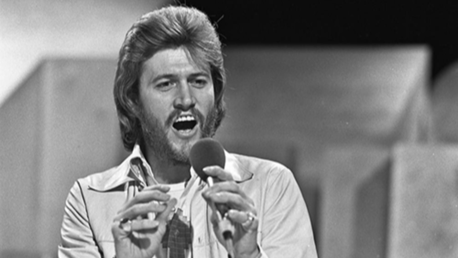 Barry Gibb (Bee Gees) in AVRO's TopPop (Dutch television show) in 1973