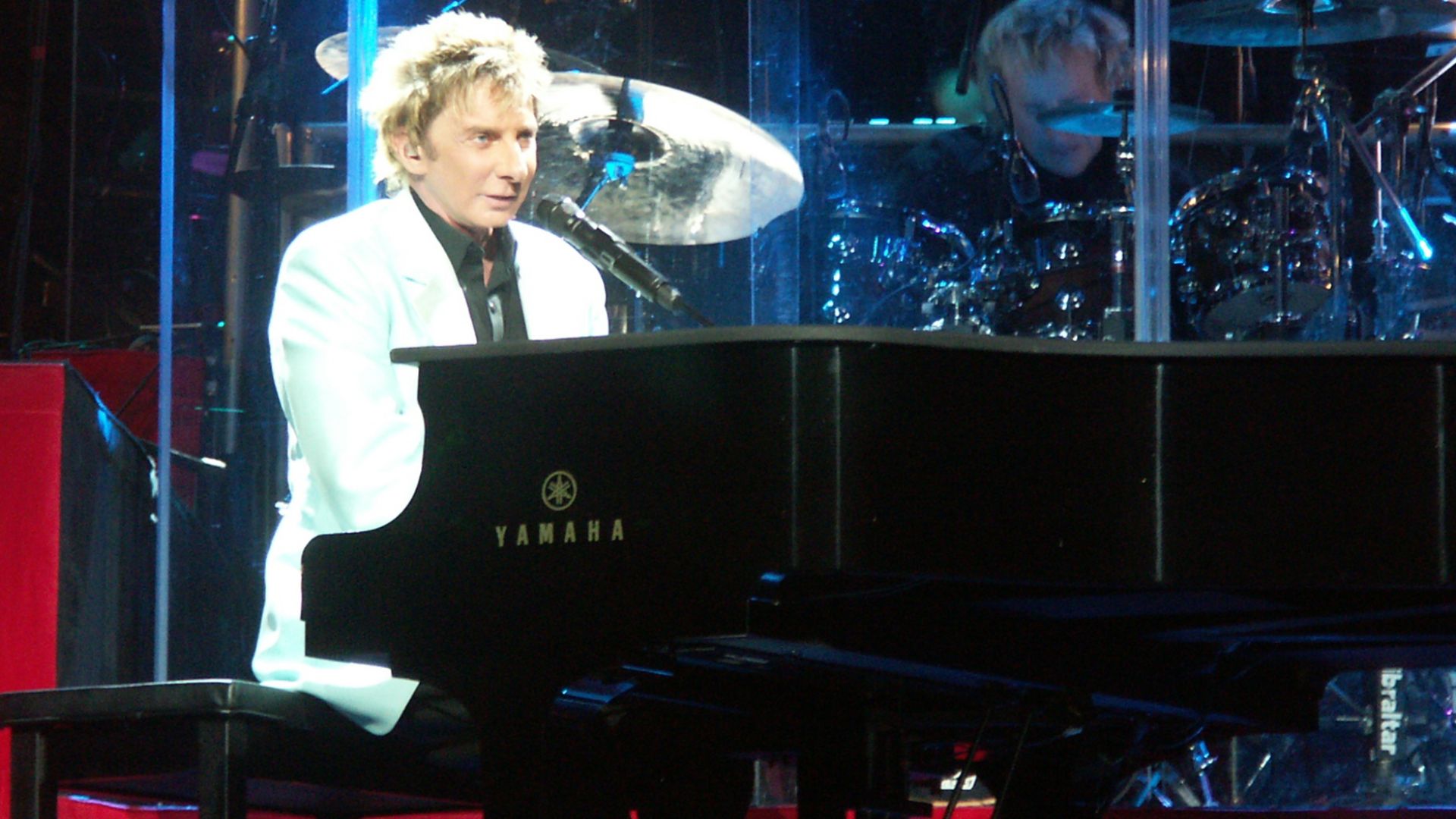 Barry Manilow live at the Xcel Energy Center in St. Paul, MN on January 11, 2008. Photo taken by Matt Becker from Row 8