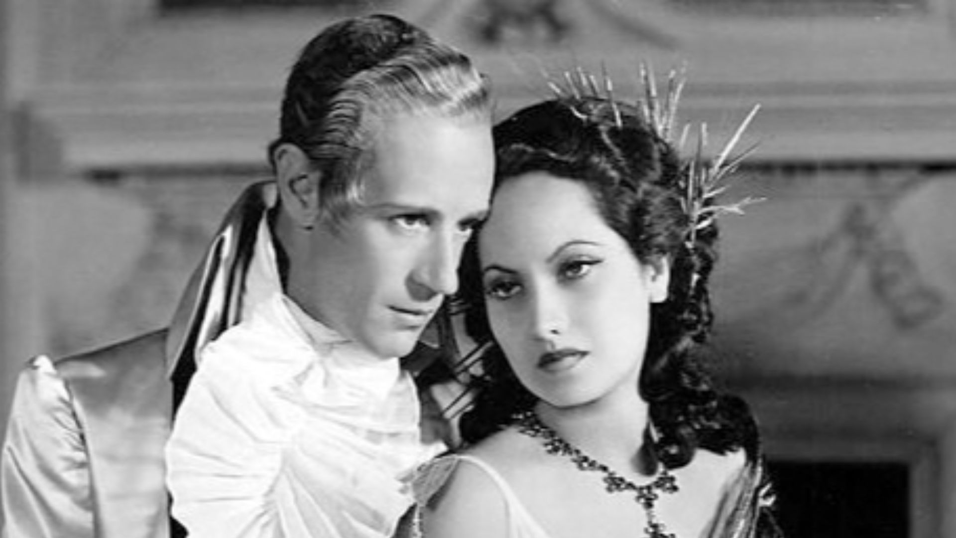 Promotional photograph of Leslie Howard and Merle Oberon in the film The Scarlet Pimpernel, published in the December 1934 issue of Photoplay magazine.