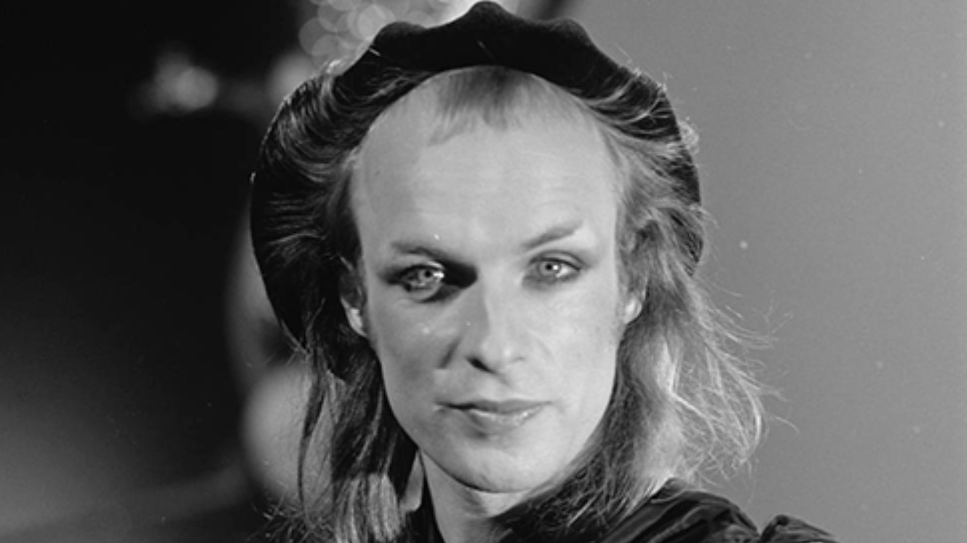Brian Eno in AVRO's TopPop (Dutch television show) in 1974