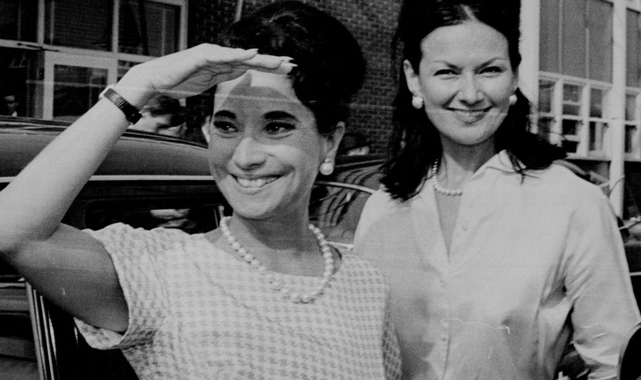 Hollywood movie star Merle Oberon (Mrs. Bruno Pagliai) arrived with a traveling companion and a 28 carat diamond ring. She was born in Hobart Tasmania of English parents.January 18, 1965