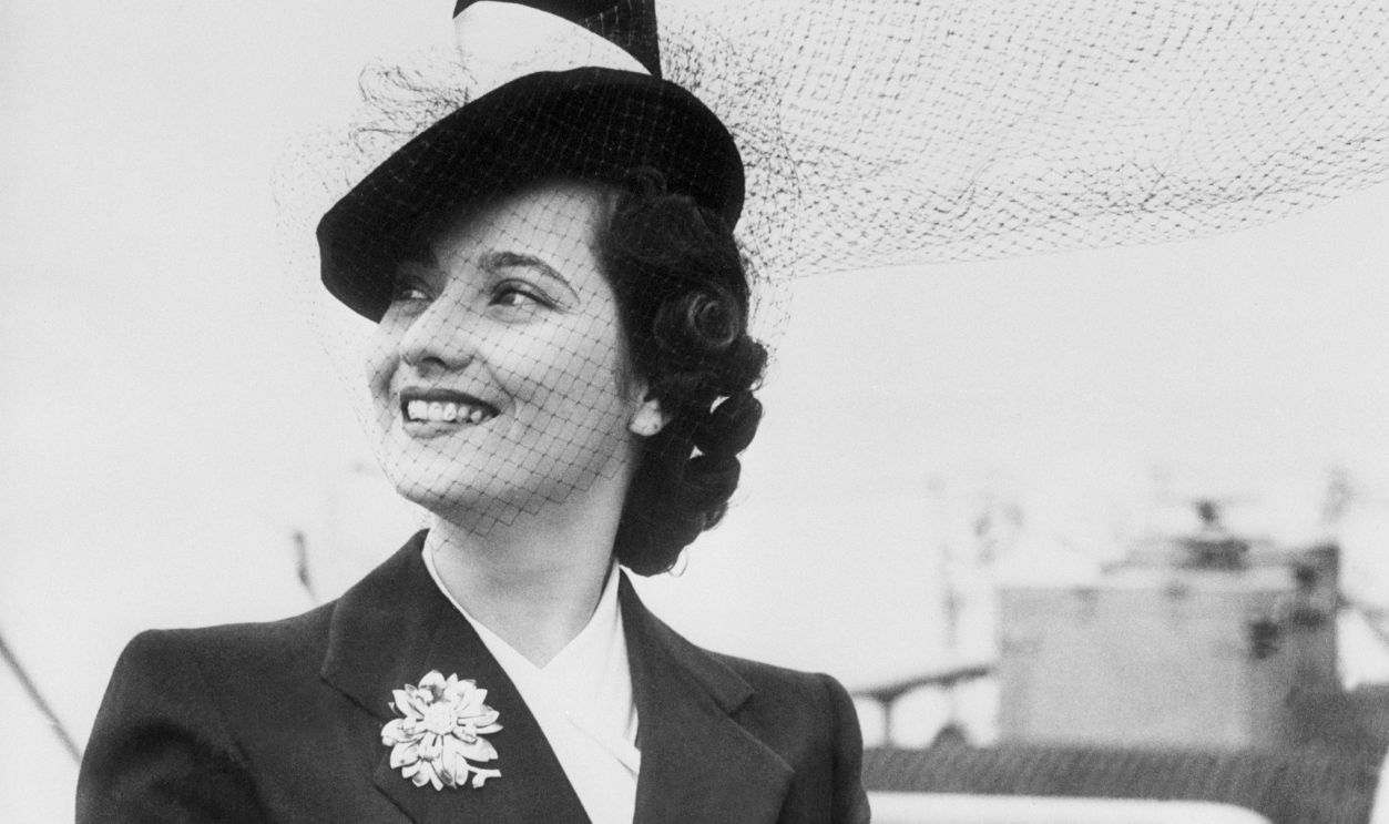Southampton, Long Island: Film actress Merle Oberon as she reached here from the United States aboard the Liner Normandie. She was to go on to Paris for a vacation. Miss Oberon had just seen the premiere of her new film,