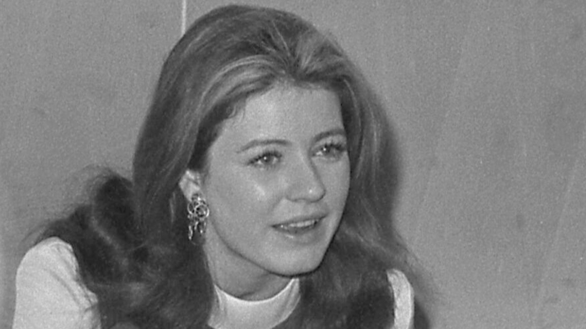 Actress Patty Duke speaking to class of UCLA nursing students about portraying Helen Keller.