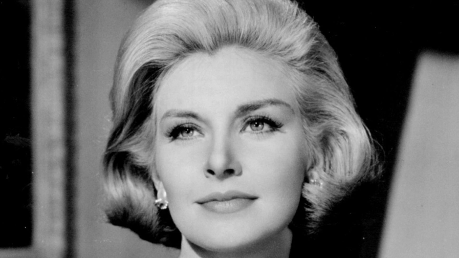 Publicity still of actress Joanne Woodward taken for the 1964 film, Signpost to Murder.